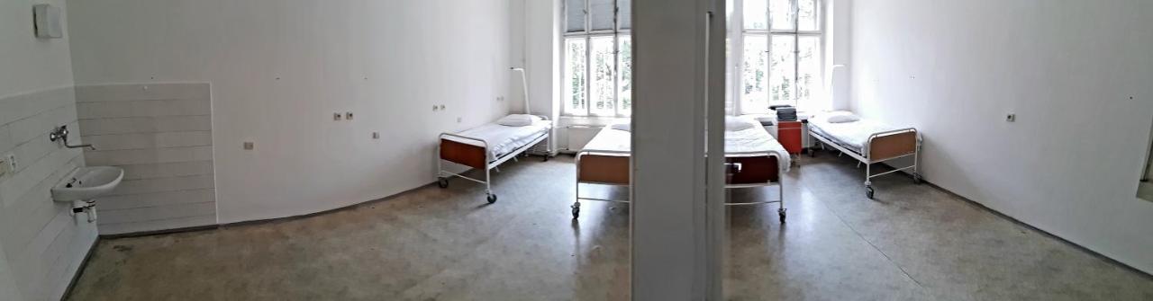 Хостел Franz Kafka Spital Брно Экстерьер фото